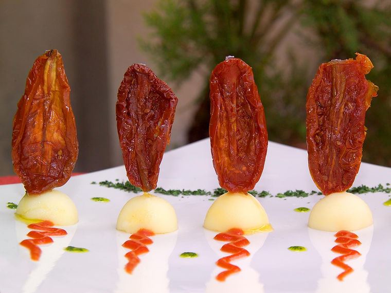 Tomates séchées La Frubense servies dans une assiette